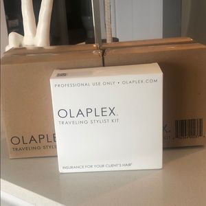 OLAPLEX traveling stylist kit